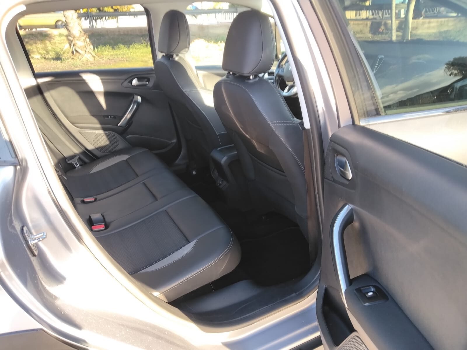 PEUGEOT 2008 Turbo gasolina automático 2018