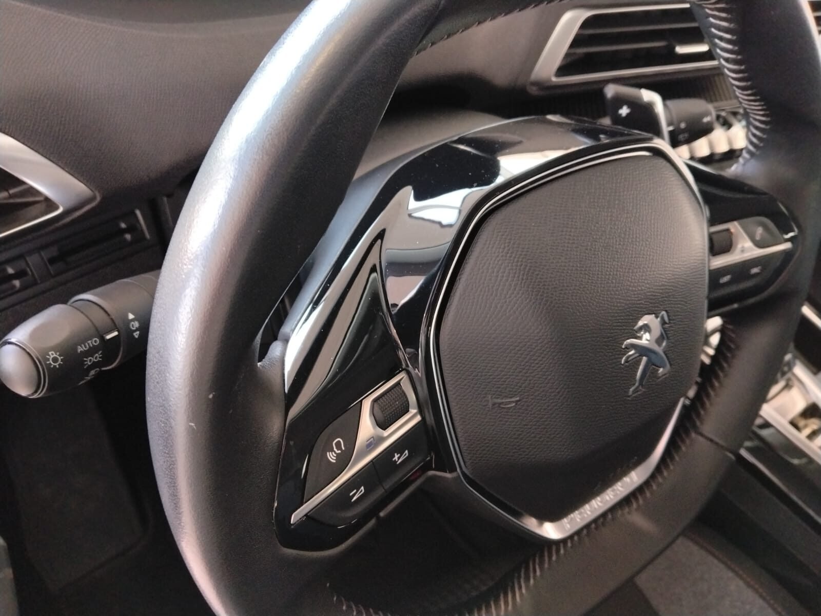 PEUGEOT 3008 AUTOMATICO TURBO GASOLINA