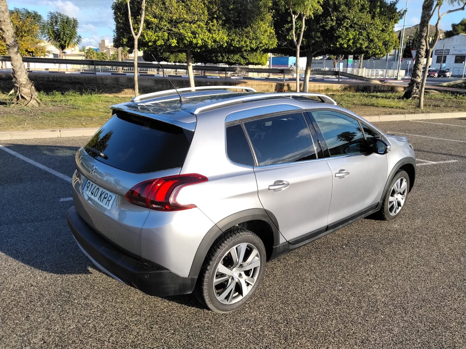 PEUGEOT 2008 Turbo gasolina automático 2018