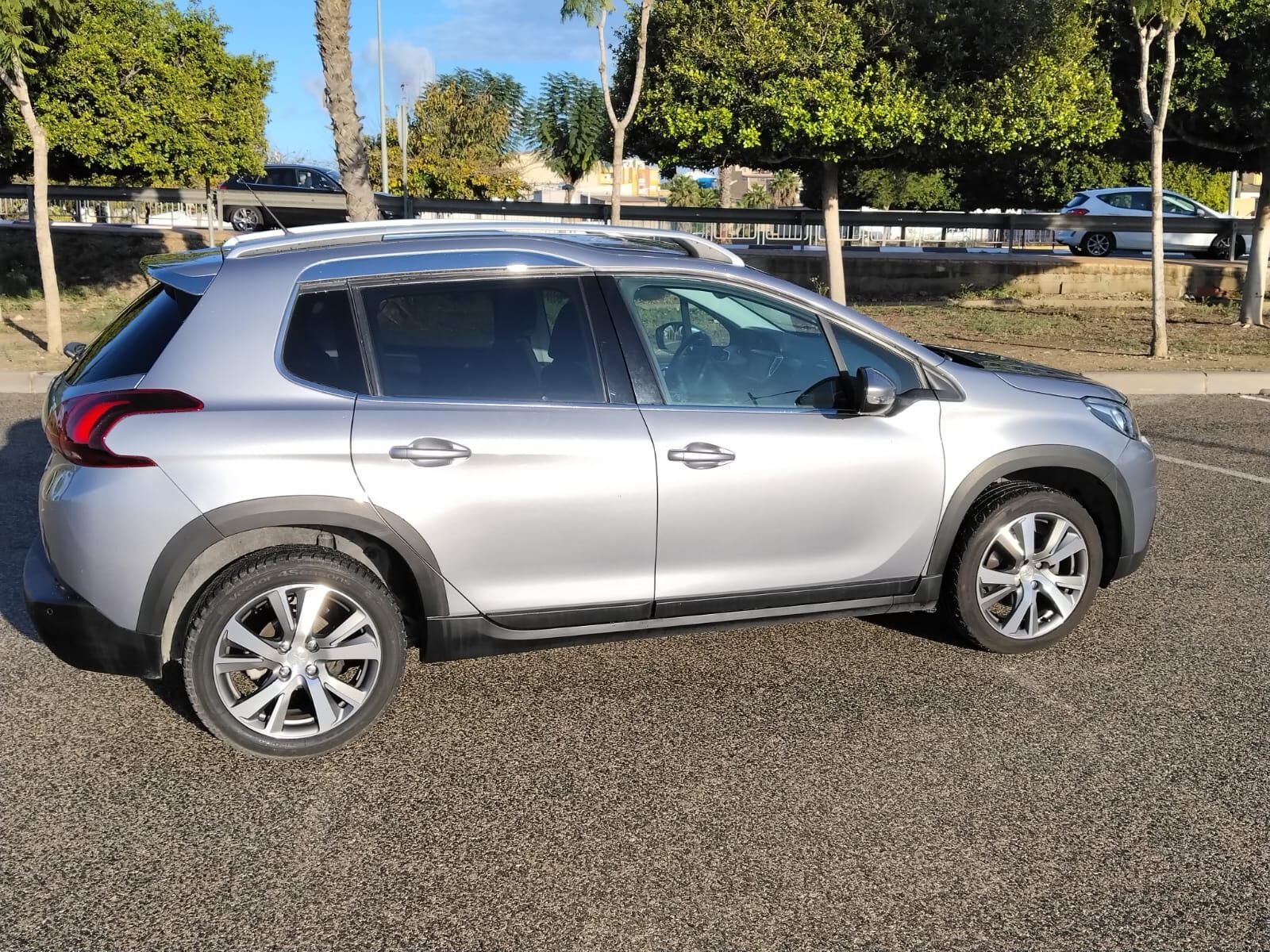 PEUGEOT 2008 Turbo gasolina automático 2018