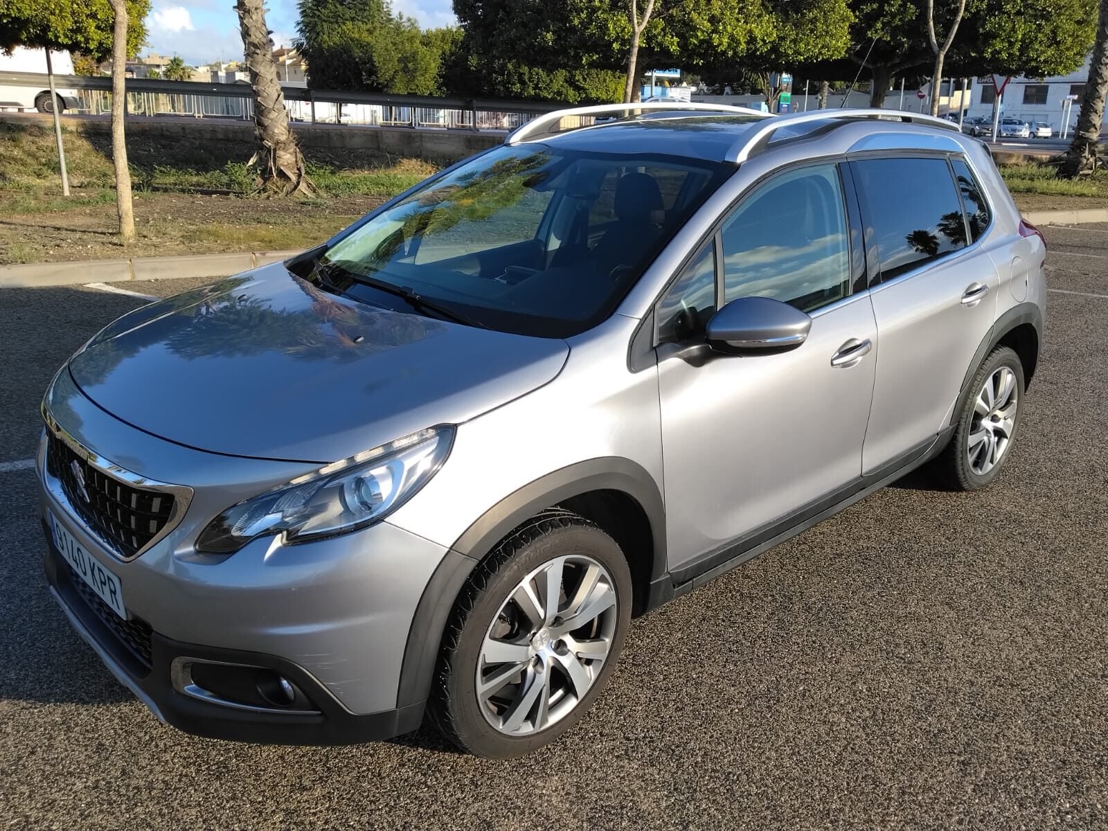 PEUGEOT 2008 Turbo gasolina automático 2018
