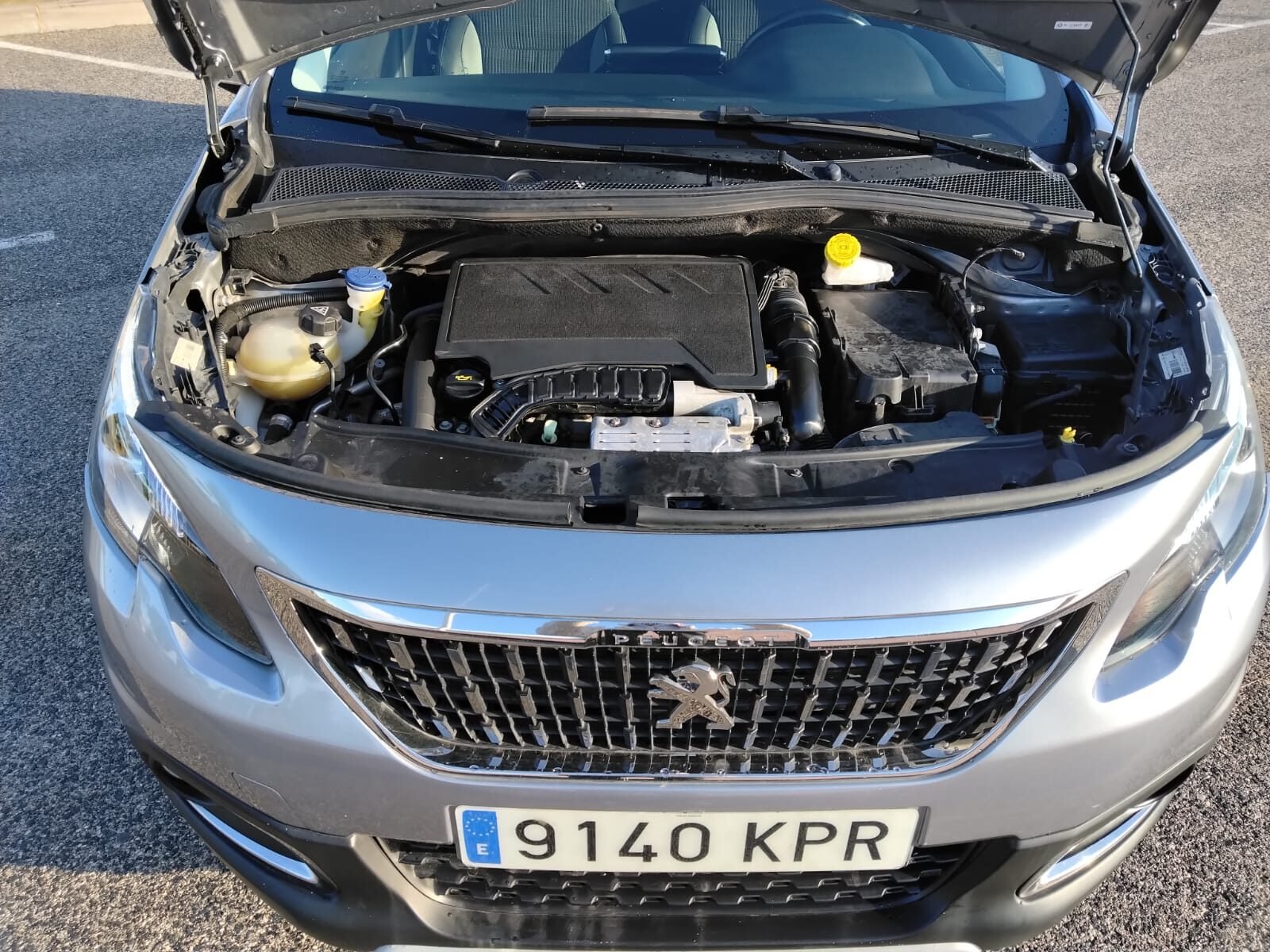 PEUGEOT 2008 Turbo gasolina automático 2018