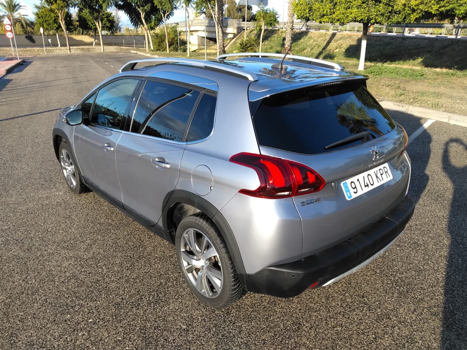 PEUGEOT 2008 Turbo gasolina automático 2018