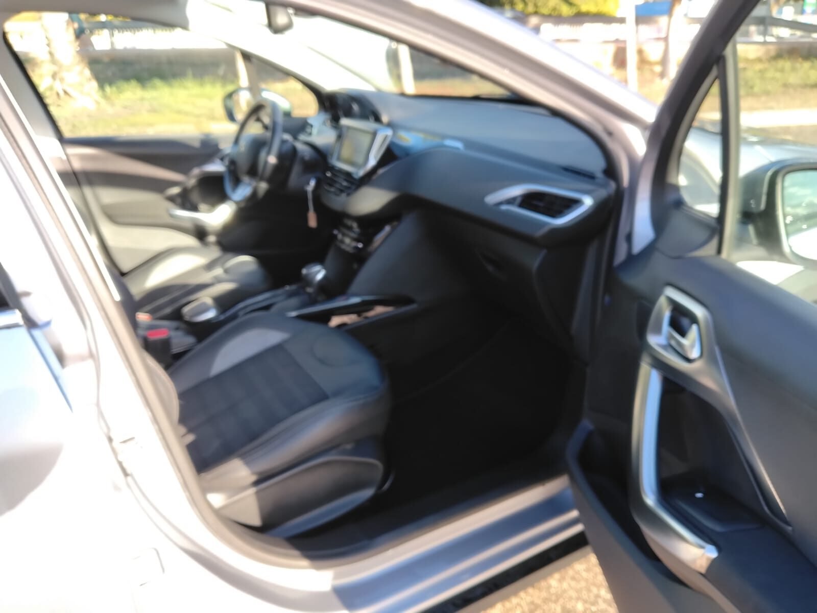 PEUGEOT 2008 Turbo gasolina automático 2018