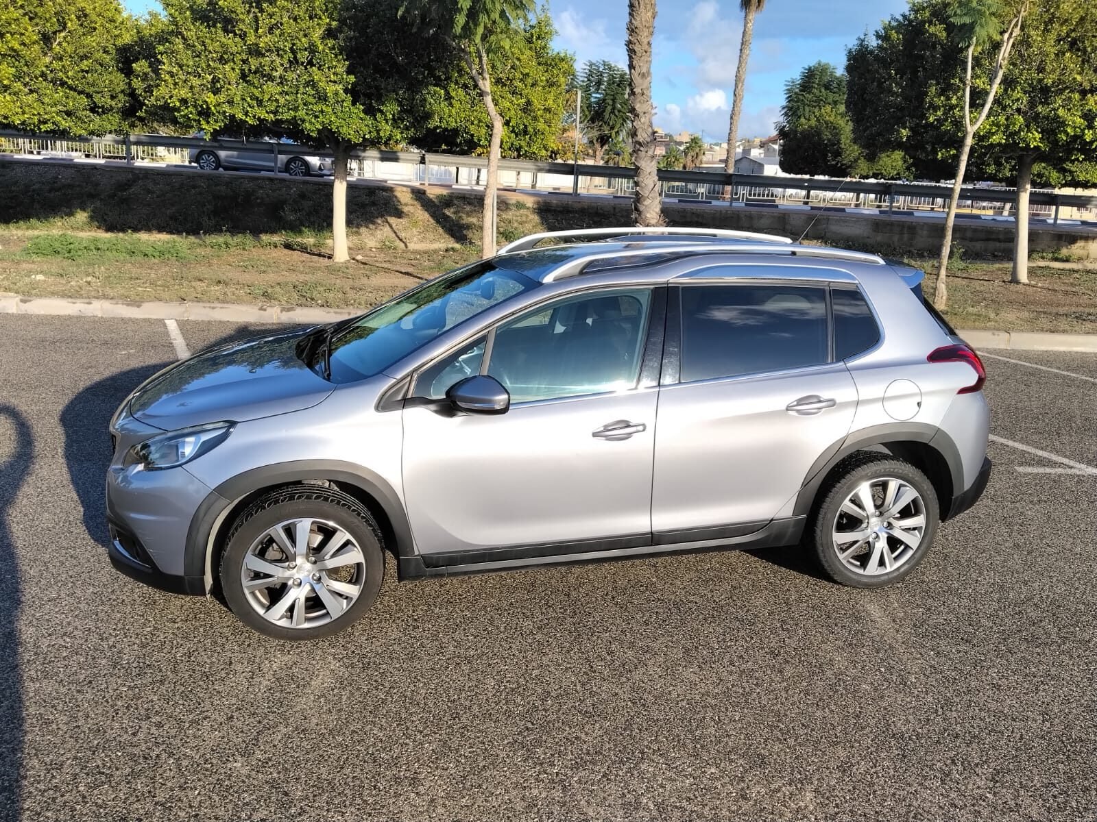 PEUGEOT 2008 Turbo gasolina automático 2018