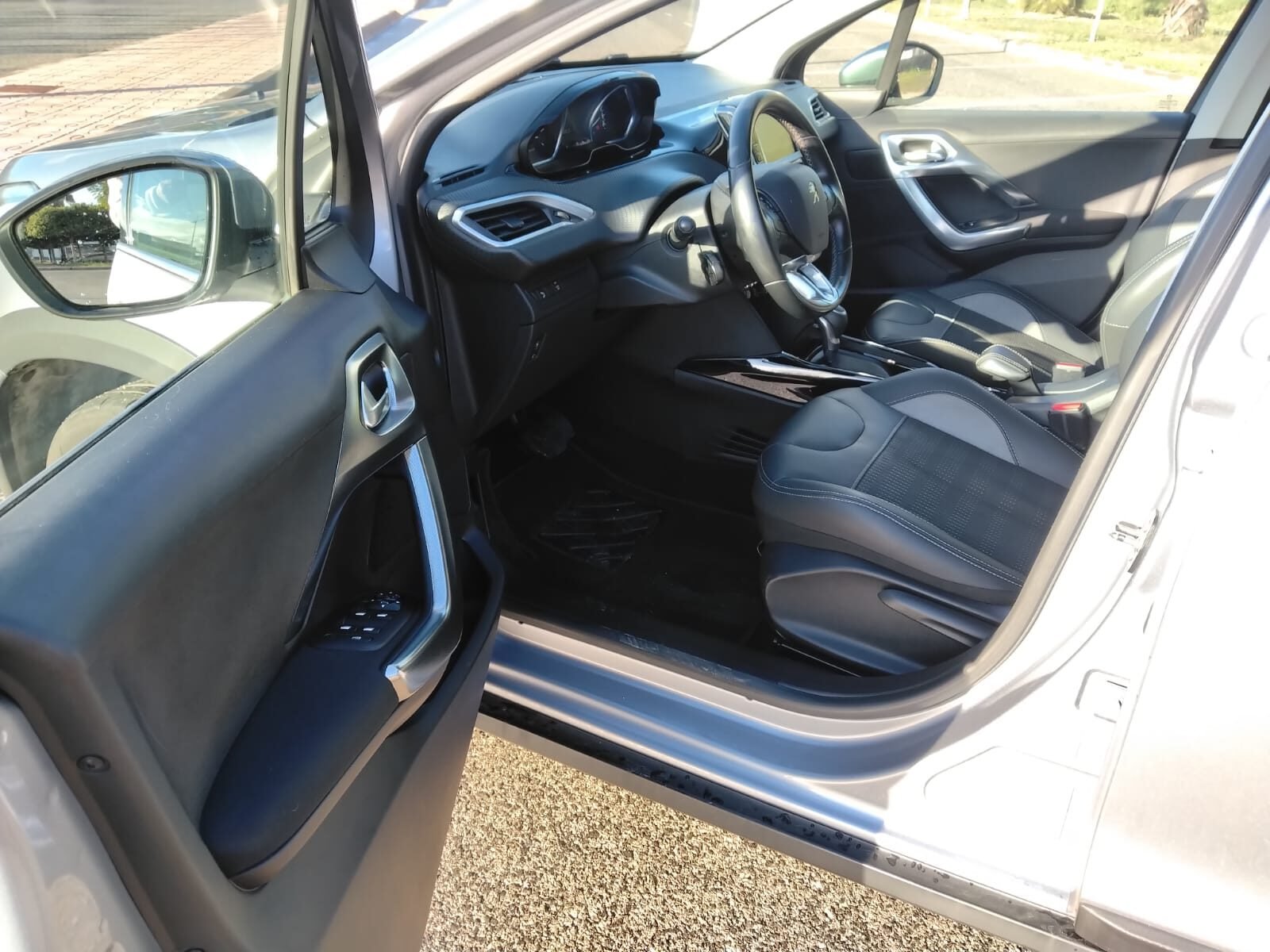 PEUGEOT 2008 Turbo gasolina automático 2018