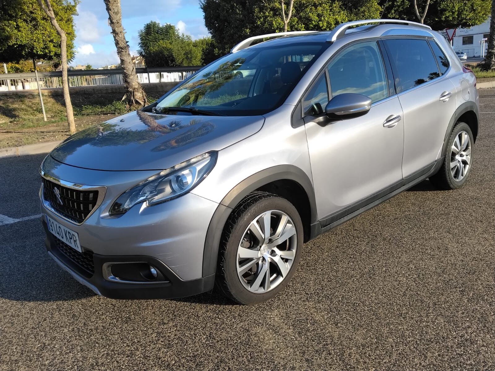 PEUGEOT 2008 Turbo gasolina automático 2018