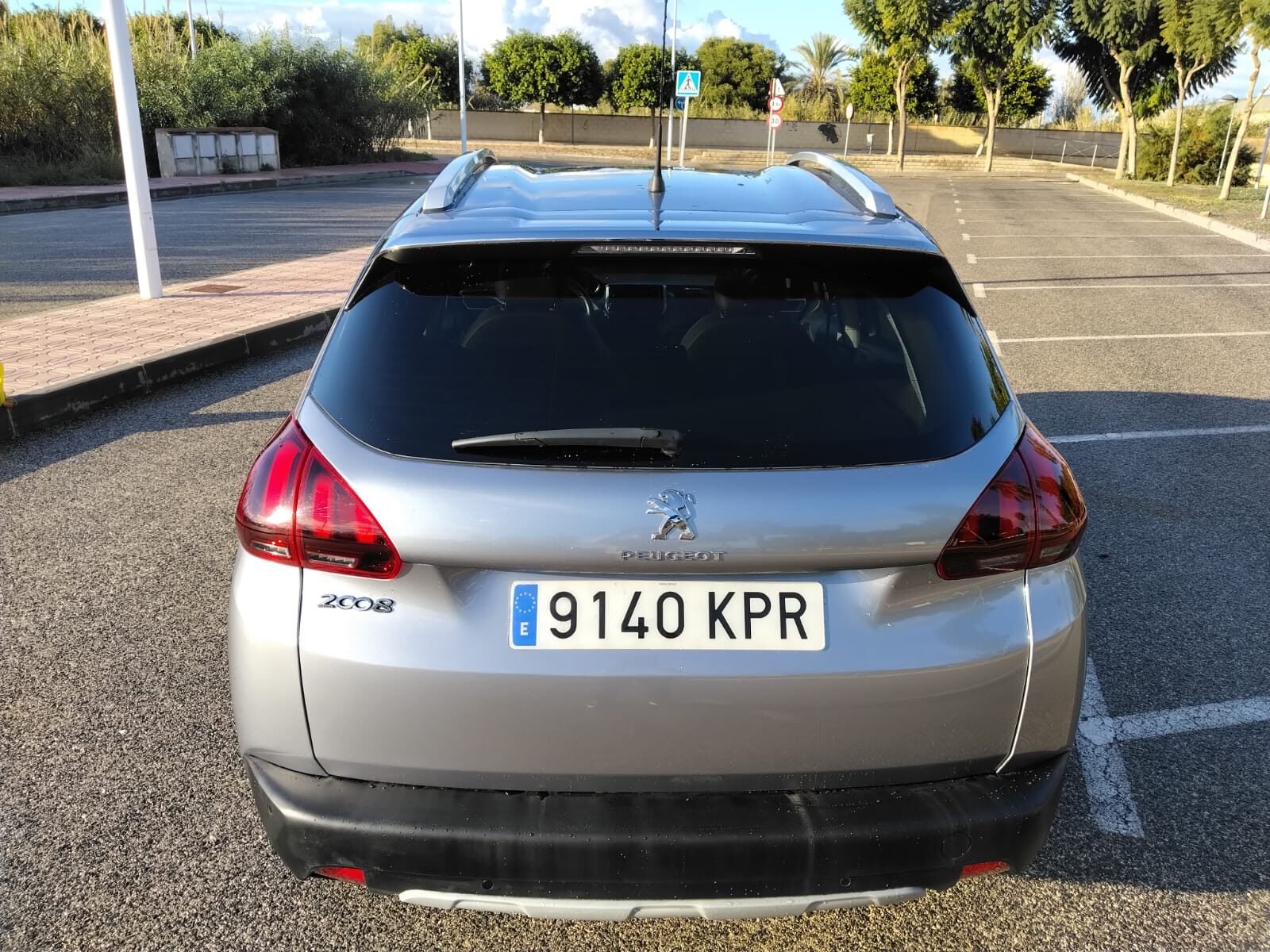 PEUGEOT 2008 Turbo gasolina automático 2018