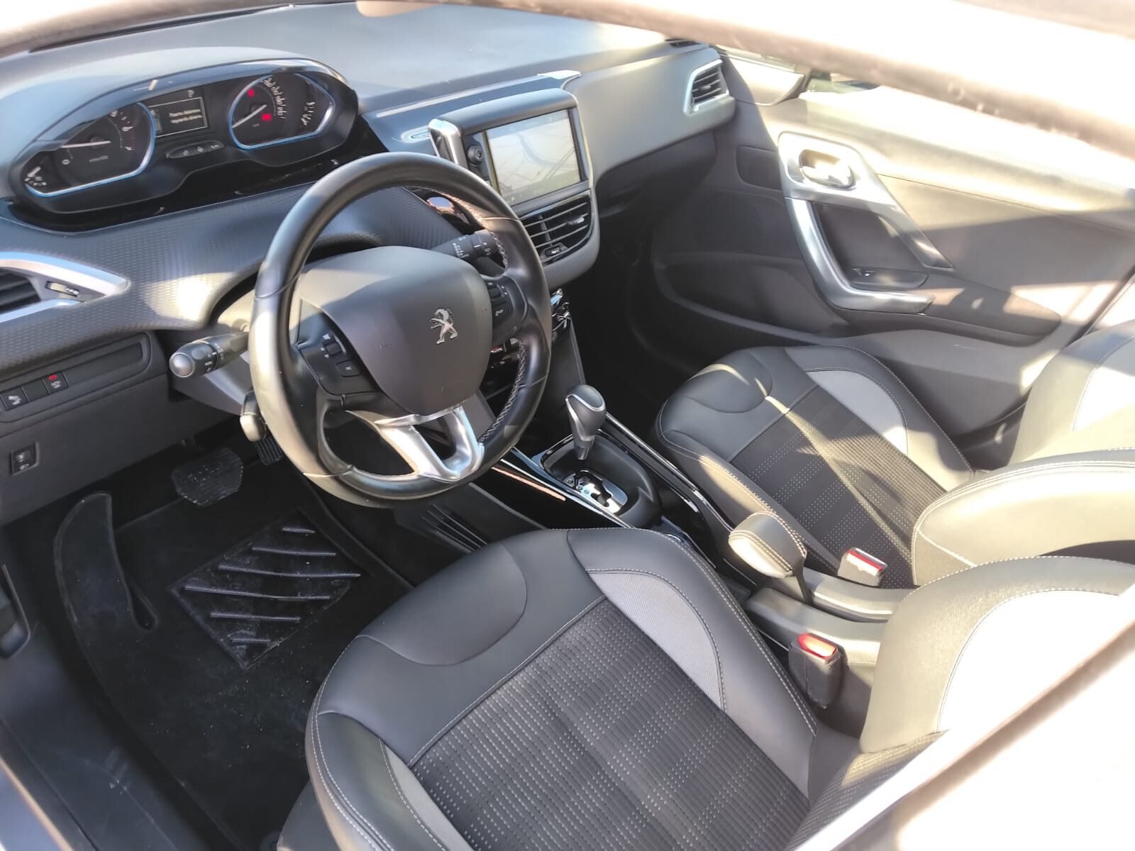 PEUGEOT 2008 Turbo gasolina automático 2018