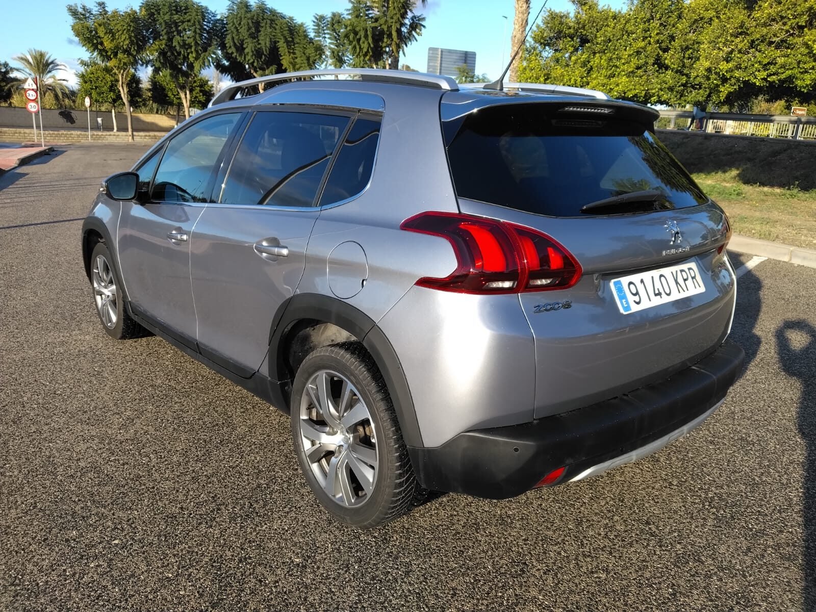 PEUGEOT 2008 Turbo gasolina automático 2018