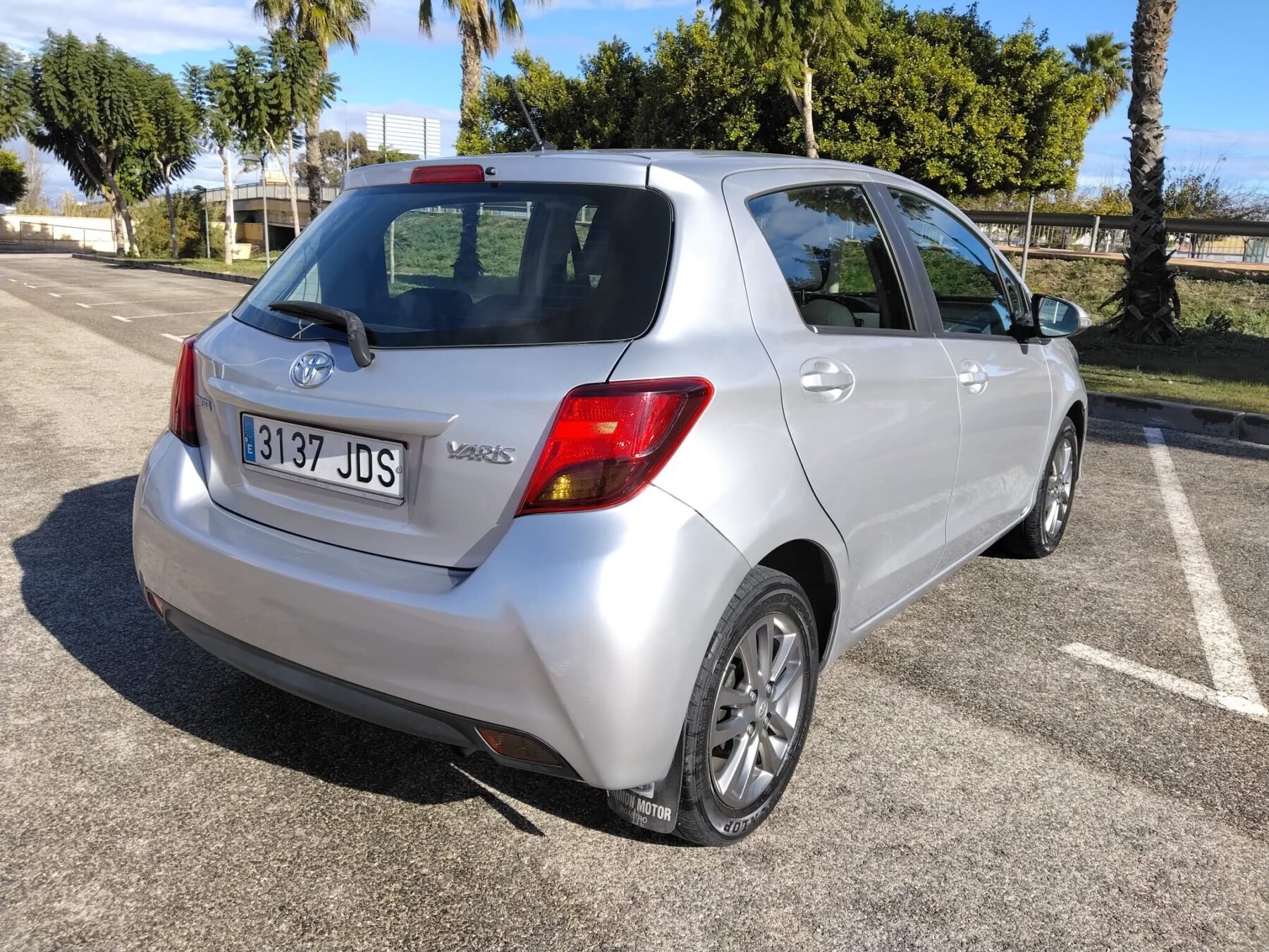 TOYOTA Yaris manual 2015