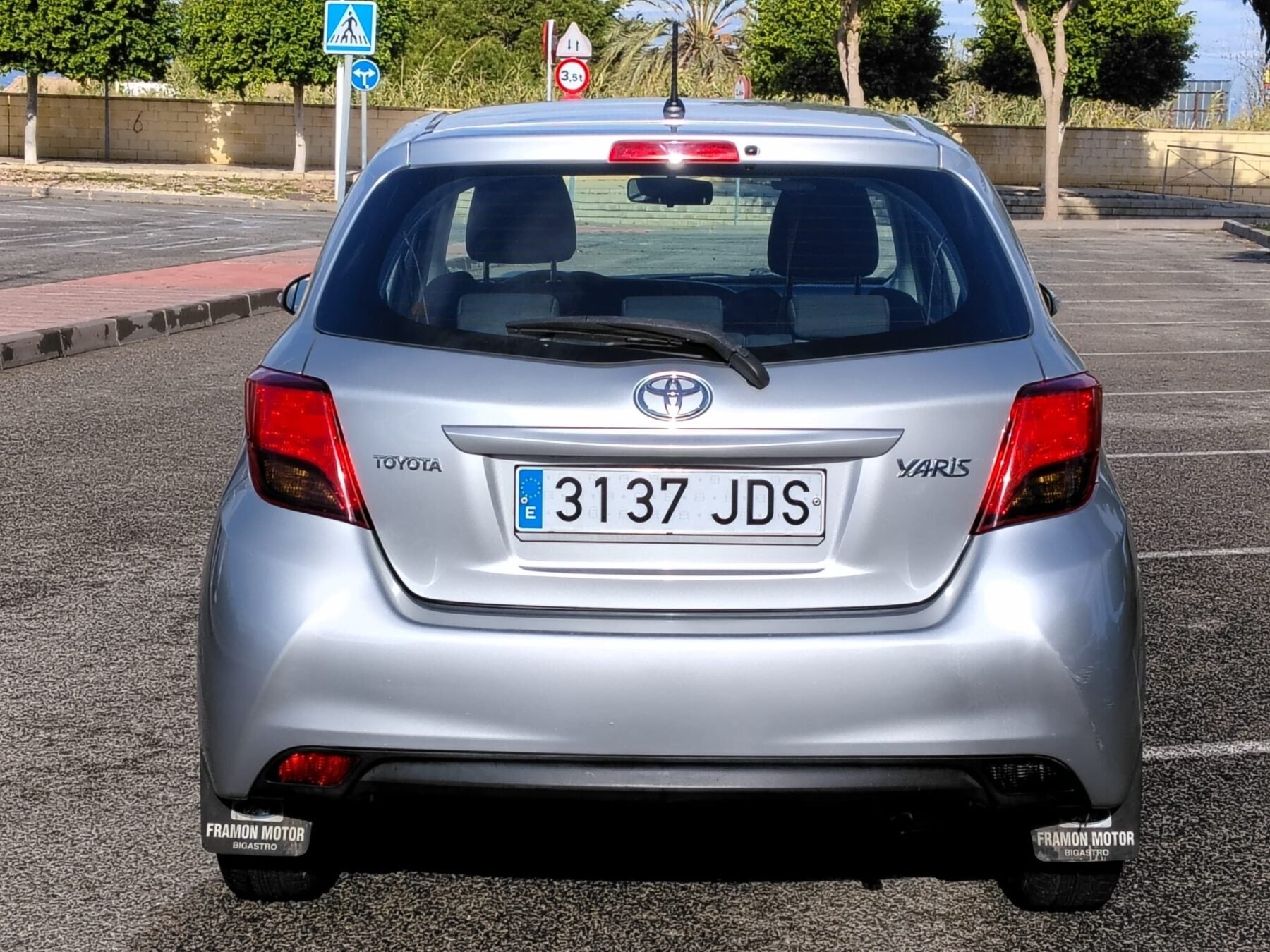 TOYOTA Yaris manual 2015