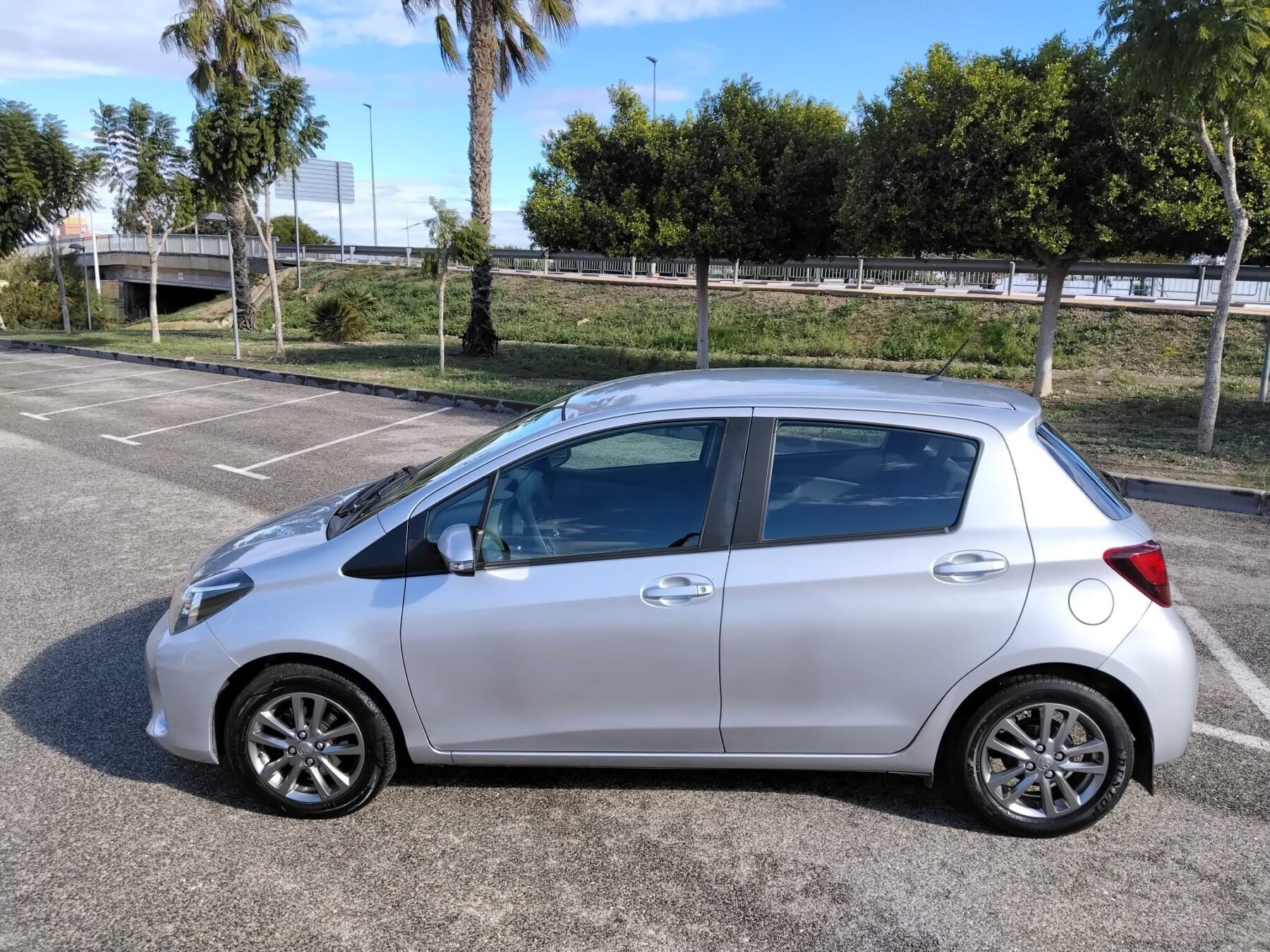 TOYOTA Yaris manual 2015