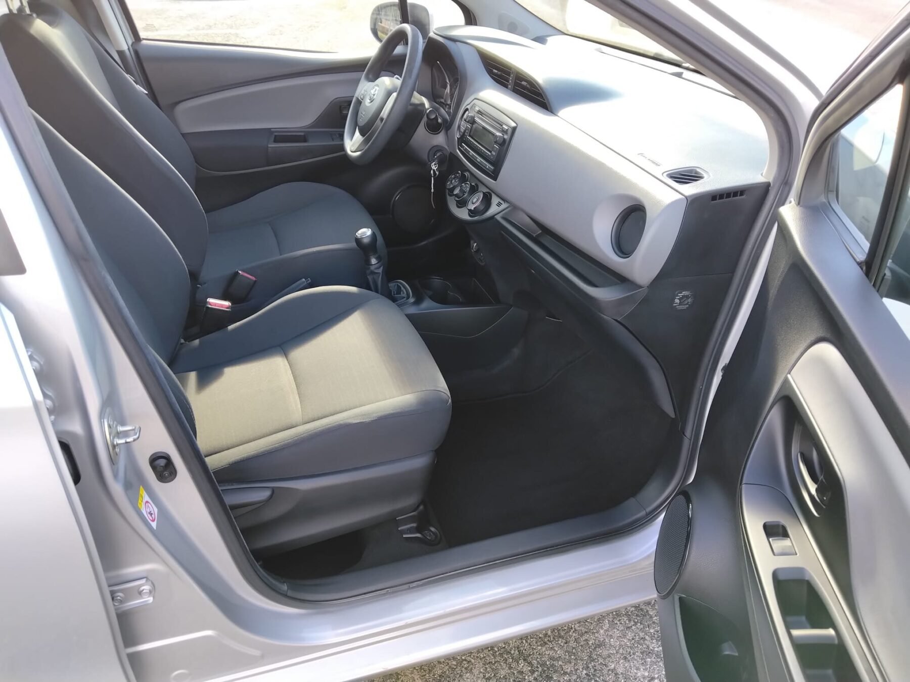 TOYOTA Yaris manual 2015