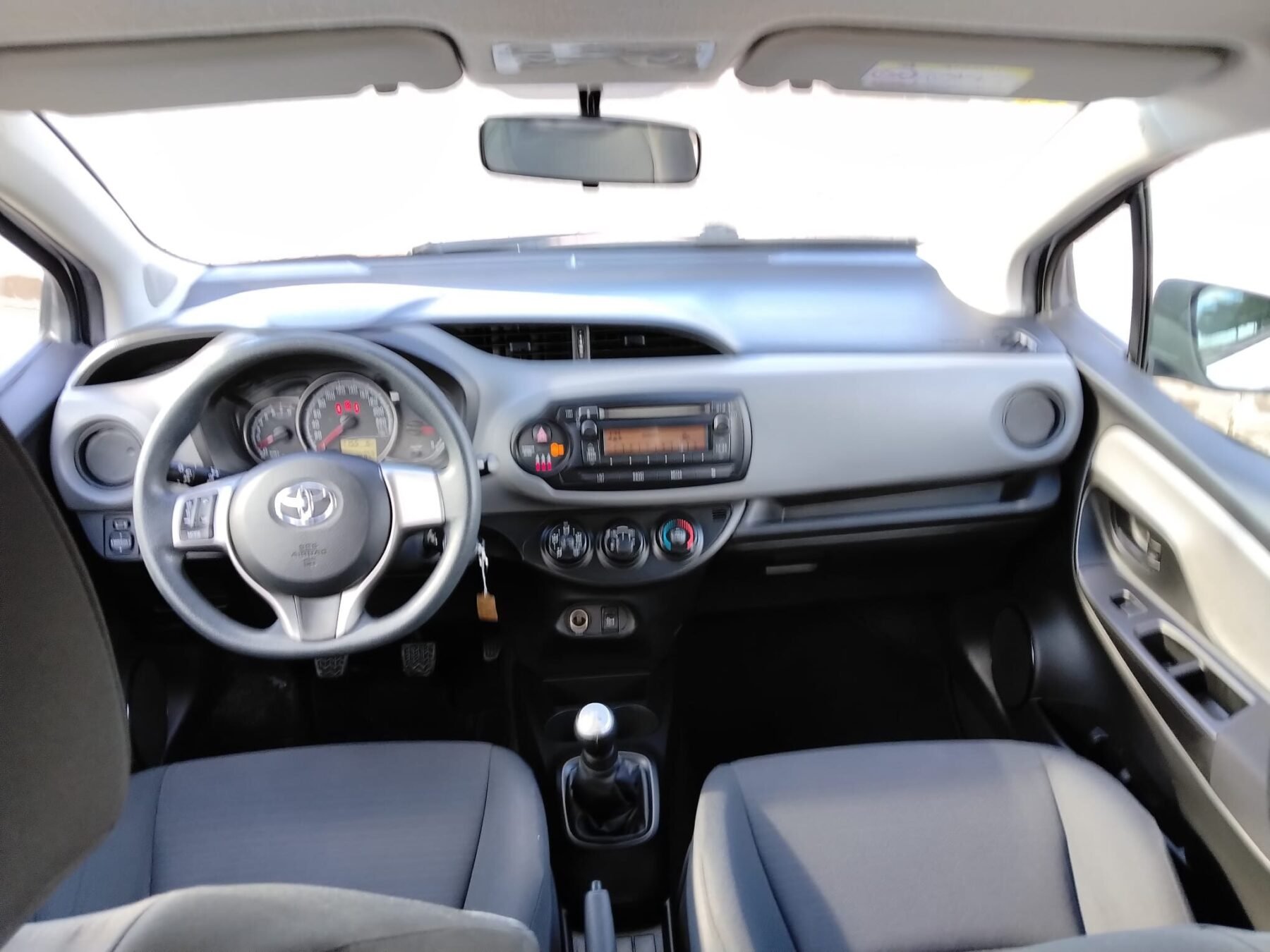 TOYOTA Yaris manual 2015