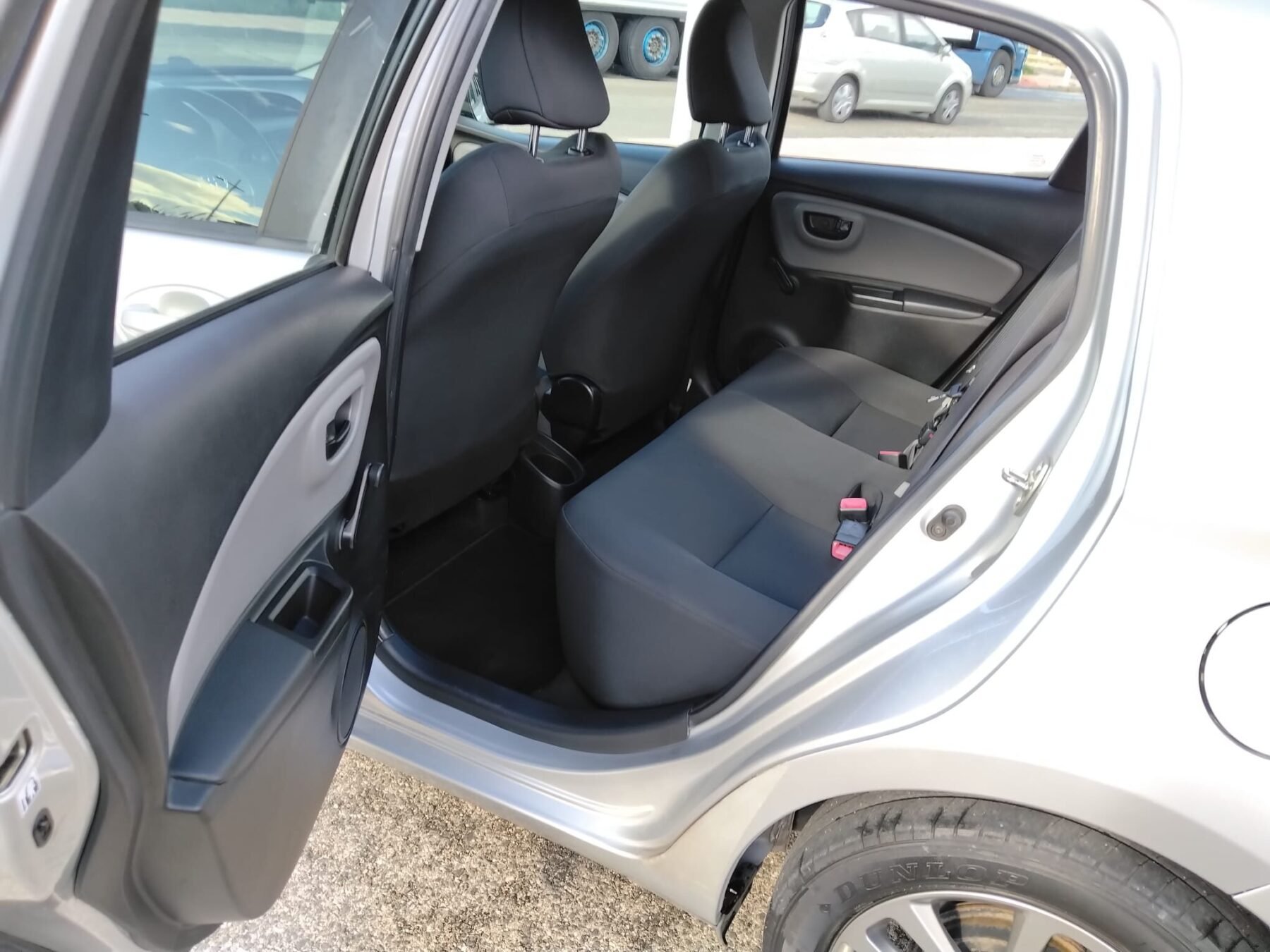 TOYOTA Yaris manual 2015