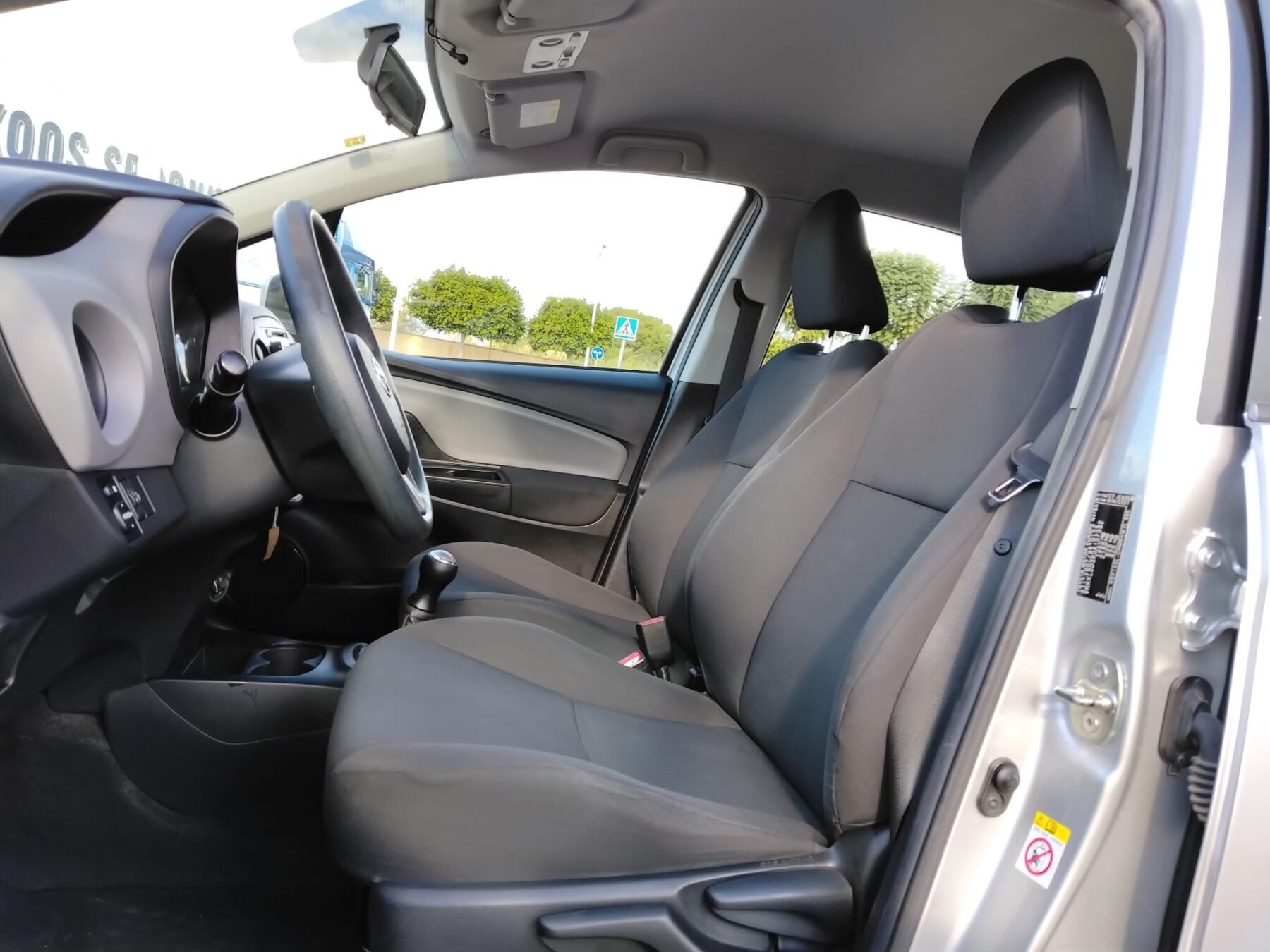 TOYOTA Yaris manual 2015