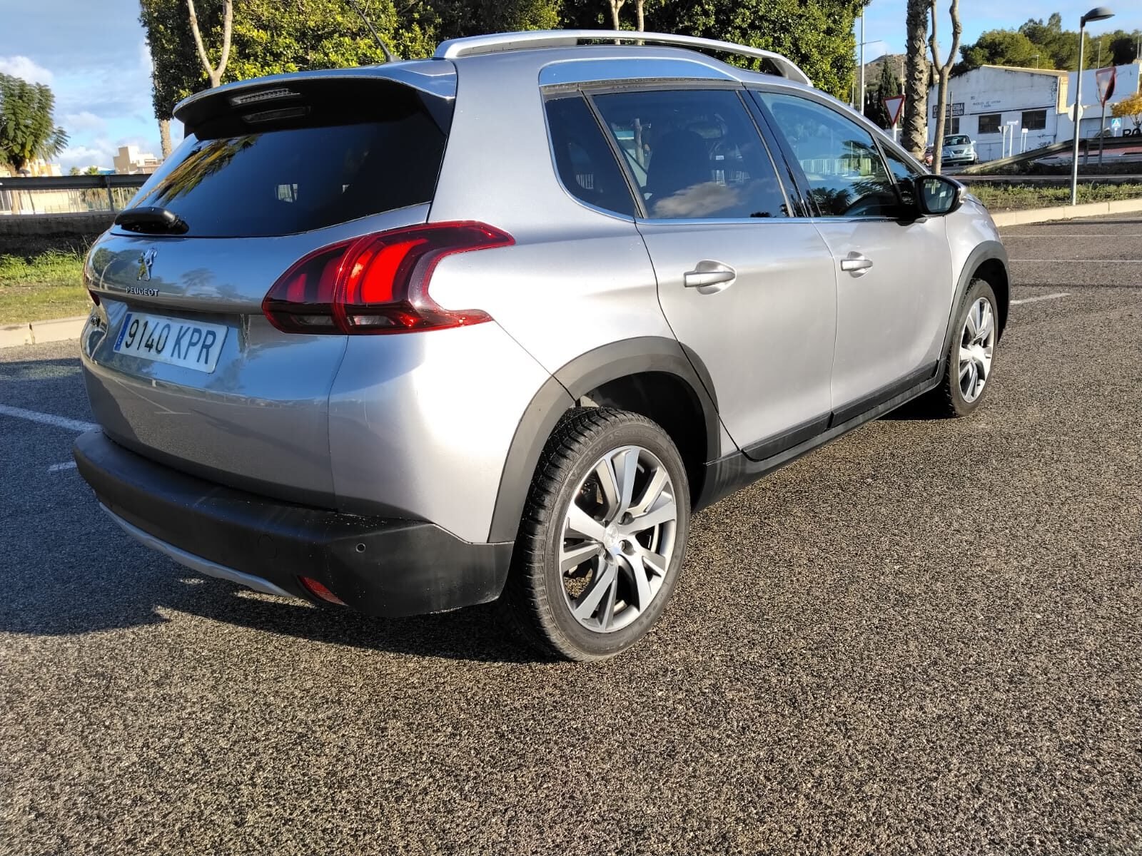 PEUGEOT 2008 Turbo gasolina automático 2018