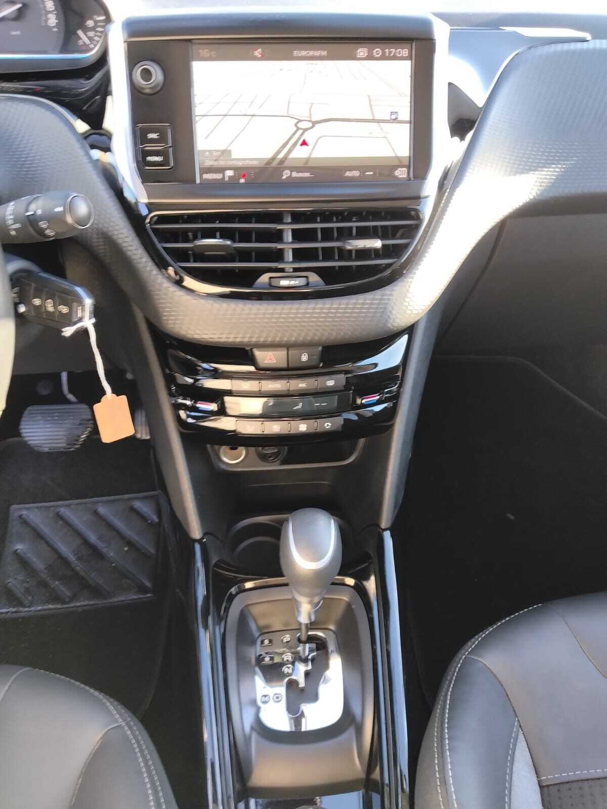 PEUGEOT 2008 Turbo gasolina automático 2018