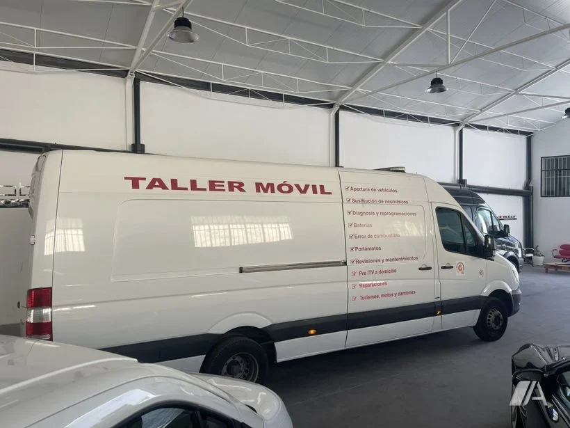 MERCEDES-BENZ Sprinter Furgón Taller Mecánico 516 CDI Automático