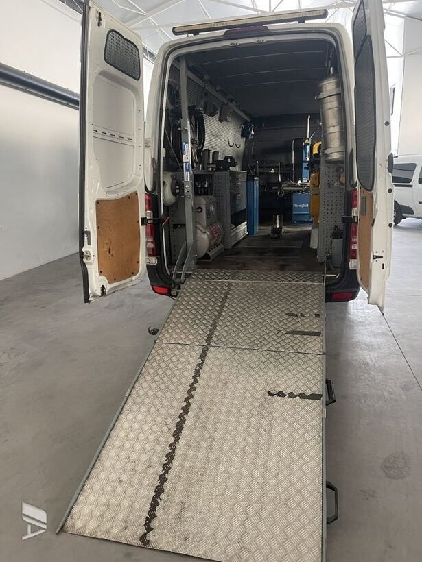MERCEDES-BENZ Sprinter Furgón Taller Mecánico 516 CDI Automático