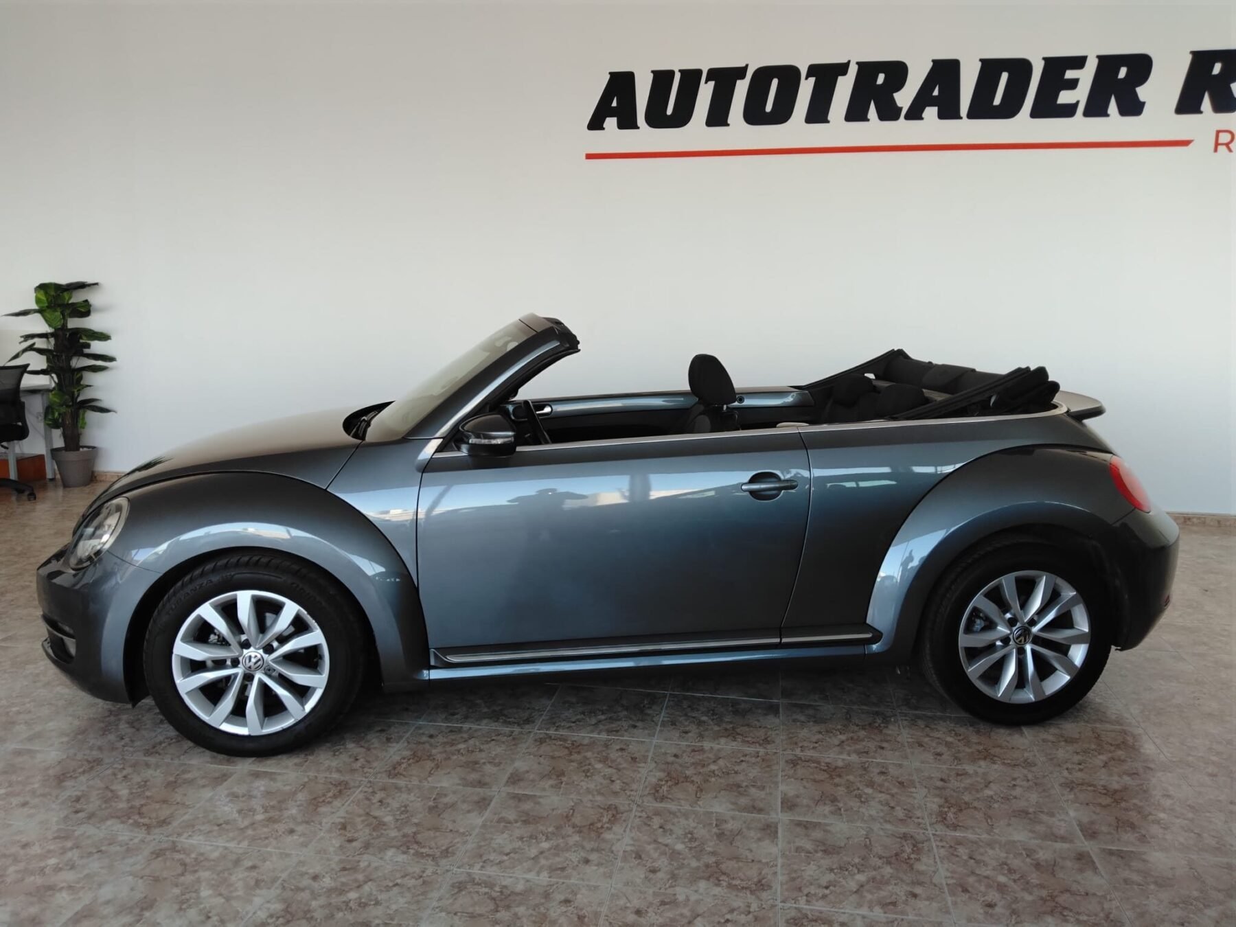 VOLKSWAGEN BEETLE CABRIO AUTOMÁTICO
