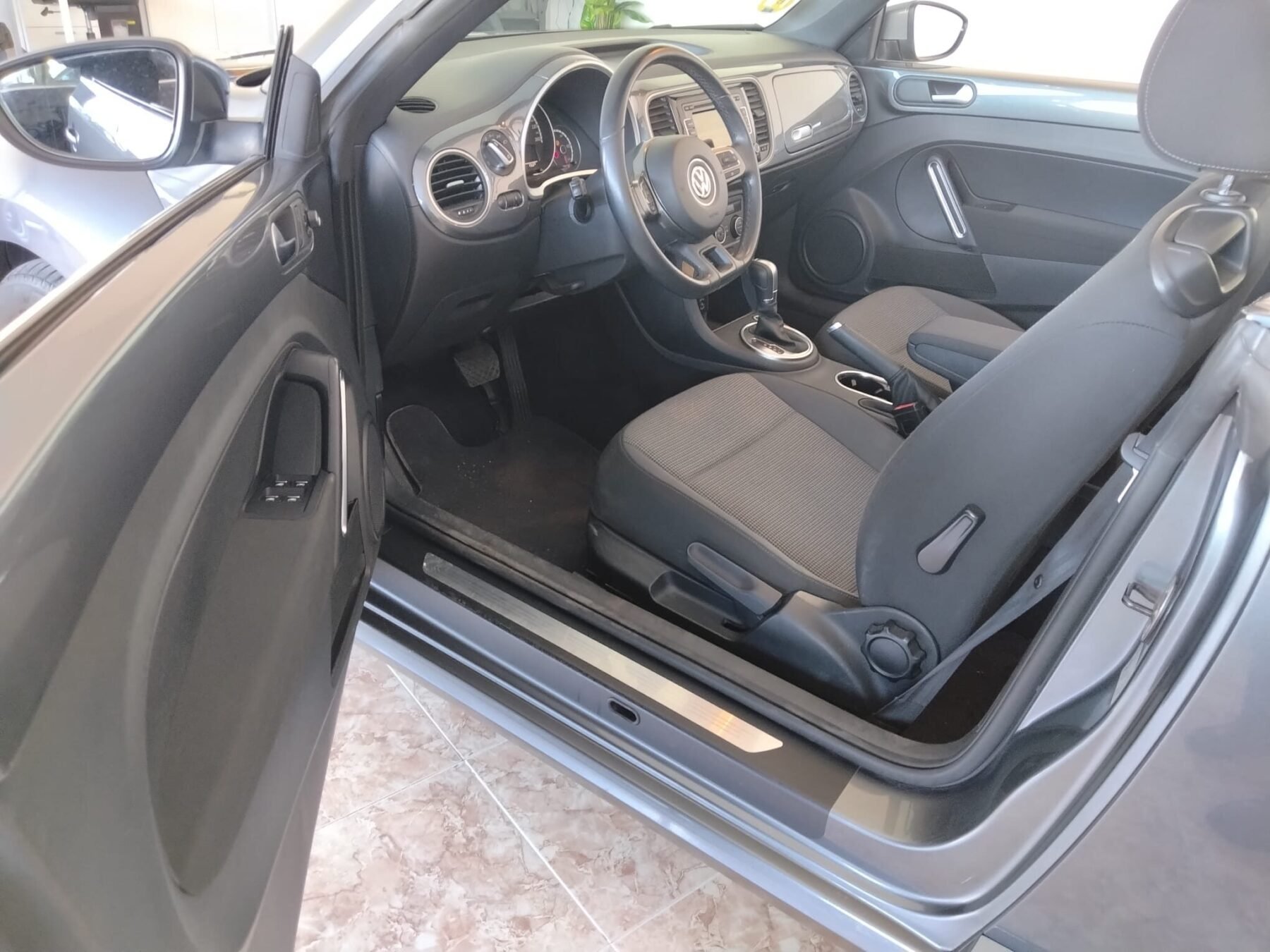 VOLKSWAGEN BEETLE CABRIO AUTOMÁTICO