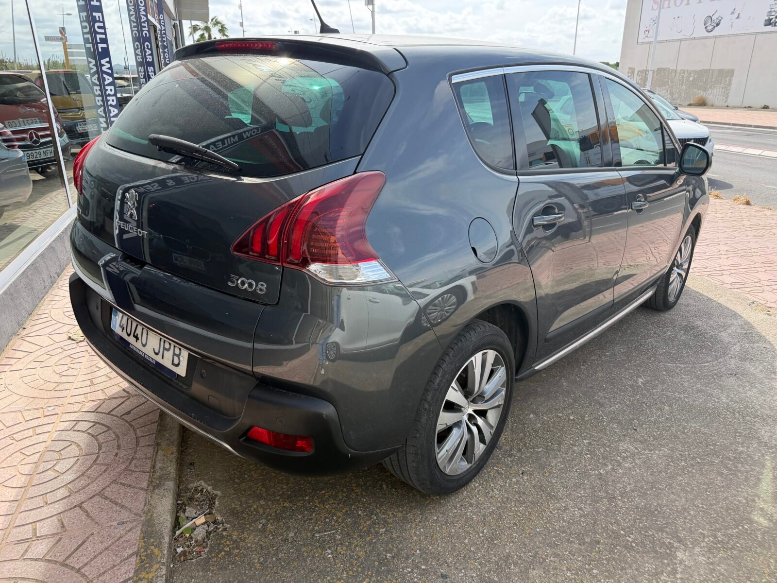 PEUGEOT 3008