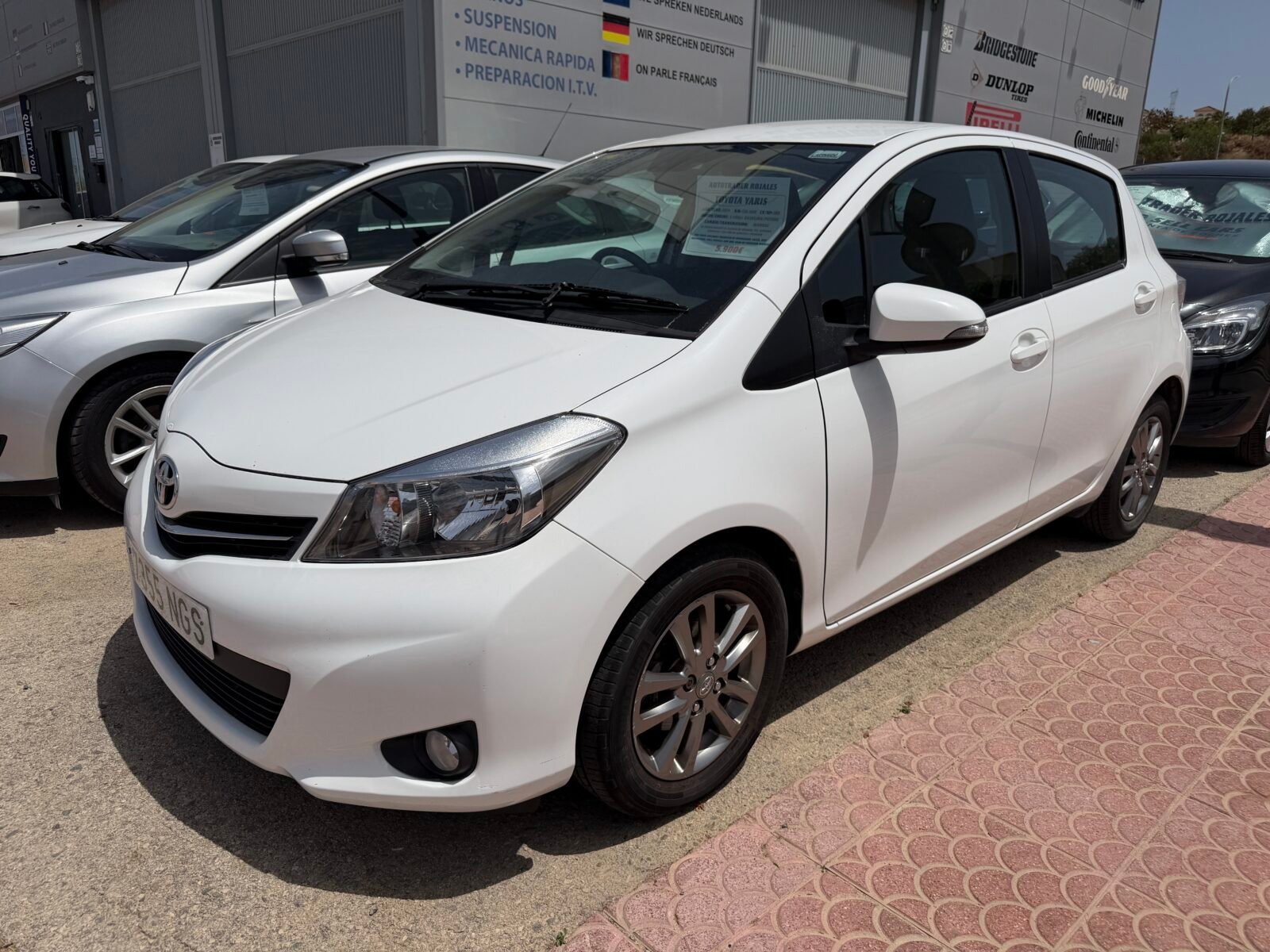 TOYOTA Yaris