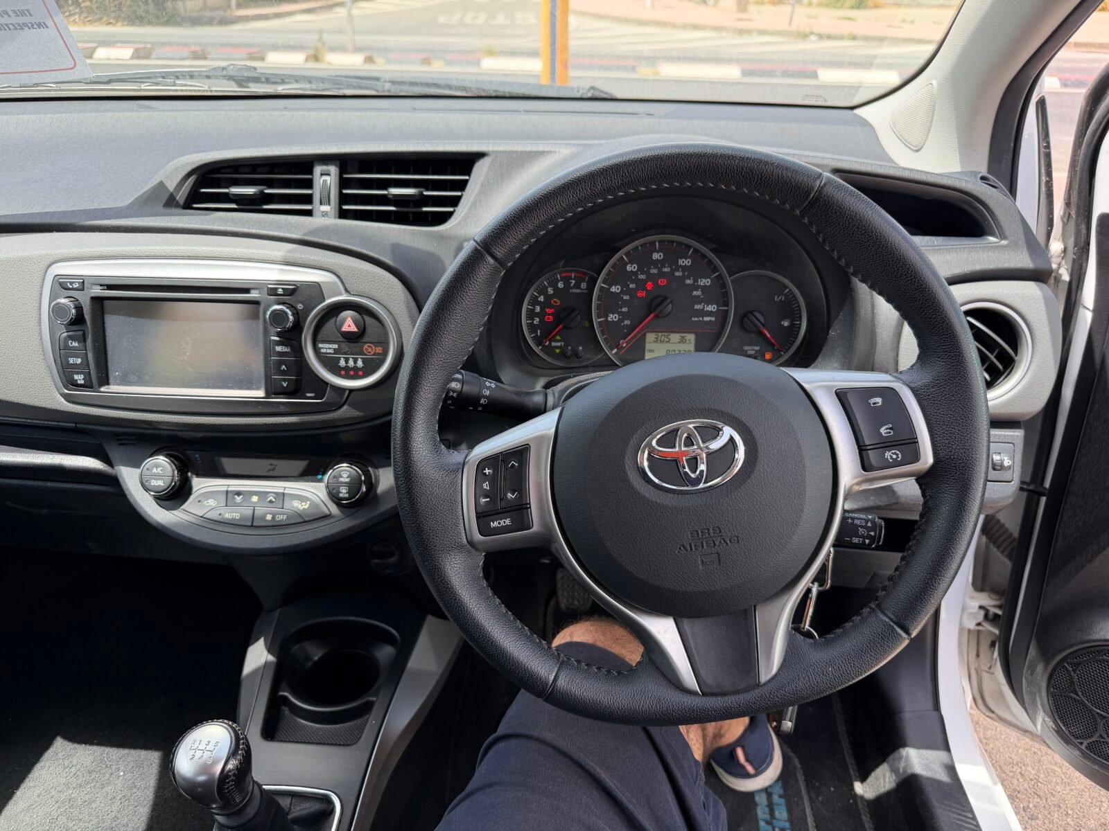 TOYOTA Yaris