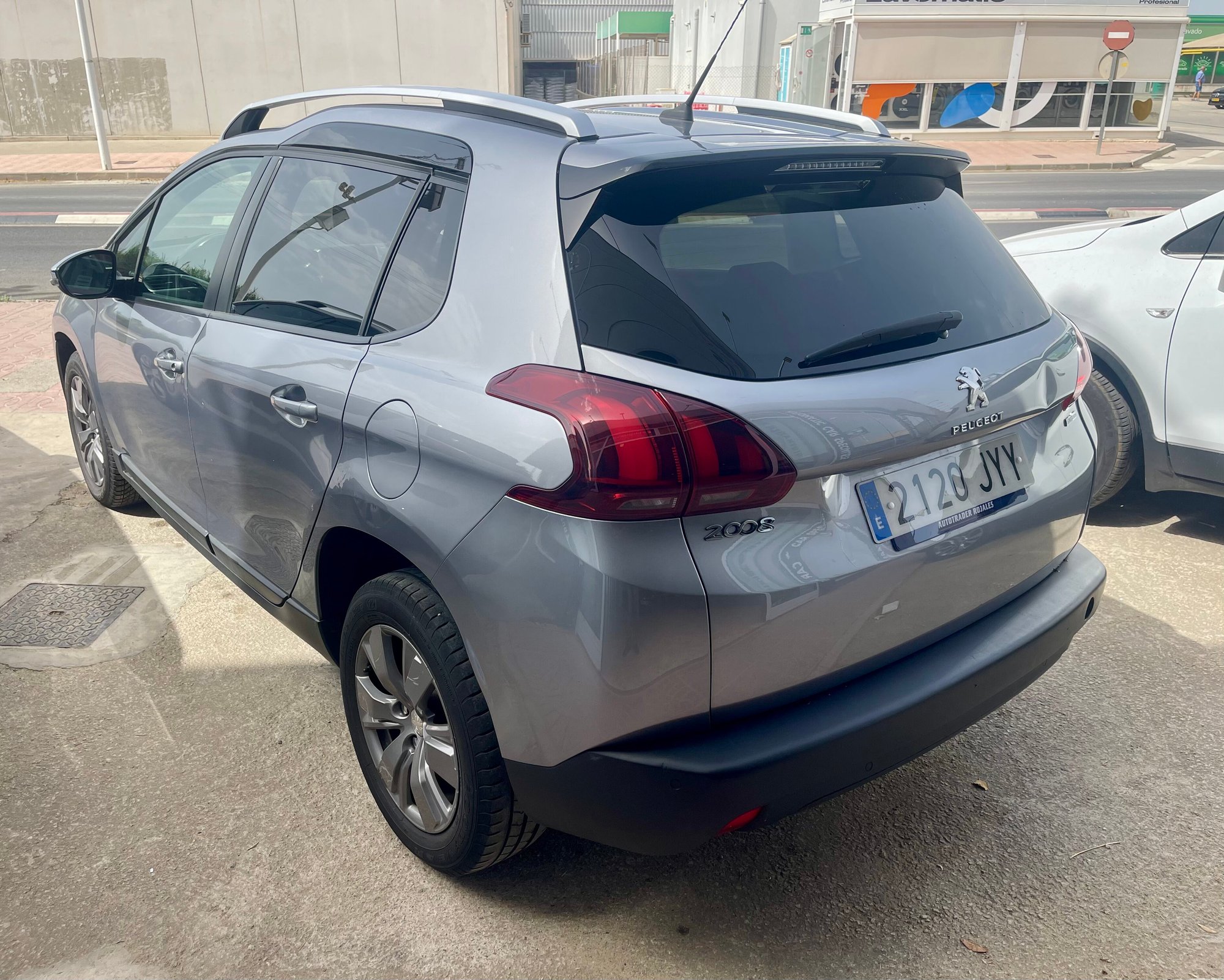PEUGEOT 2008
