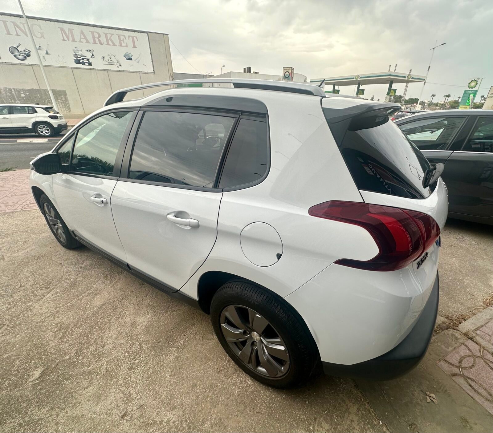 PEUGEOT 2008